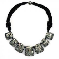 Tahitian Mother-of-pearl necklace - Length = 53 cm