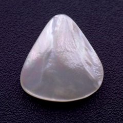Mother-of-pearl Triangle shape - 15 x 16 mm