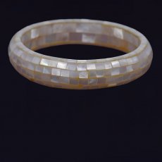 Mother-of-pearl bracelet - Diameter = 6 cm