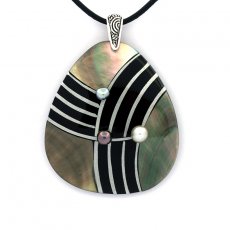 Mother-of-Pearl pendant and 3 Tahitian Keishis